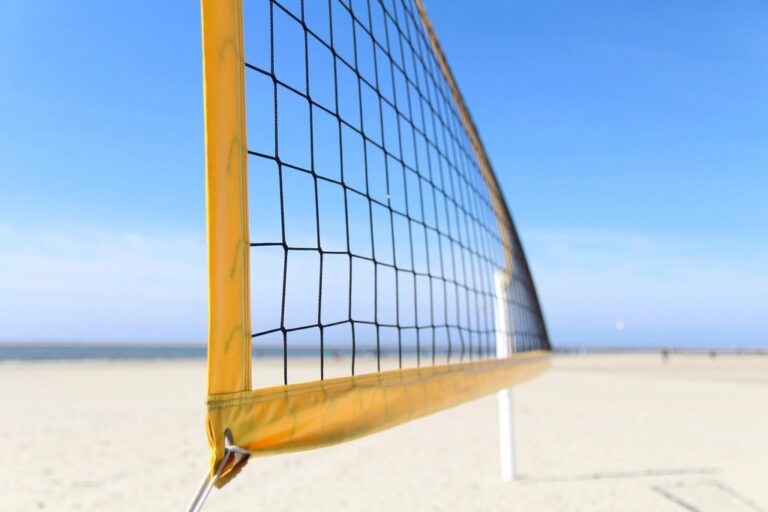 Clemson Volleyball Sweeps Syracuse, Takes Third Set 35-33